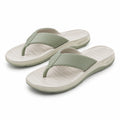 Zehentrenner 42/43 aus Kunststoff in Salbeigrün und Cremeweiß - gepolsterte Sommerschuhe